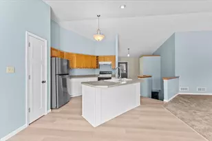 1572 Falcon Dr, Hartford, WI 53027 - Photo 5