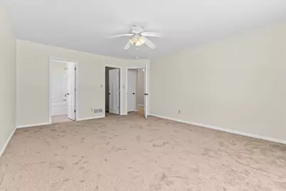 1572  Falcon Dr, Hartford, WI 53027 - Photo 7