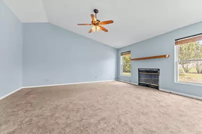 1572  Falcon Dr, Hartford, WI 53027 - Photo 3