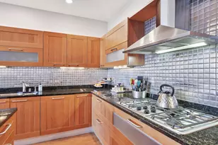 1522 N Prospect Ave, Milwaukee, WI 53202 - Photo 15