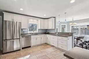 8112 N Santa Monica Blvd, Fox Point, WI 53217 - Photo 11