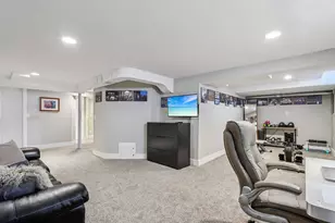 8112 N Santa Monica Blvd, Fox Point, WI 53217 - Photo 21