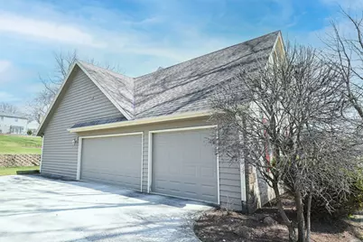 15800  Brook Ln, Brookfield, WI 53005 - Photo 3