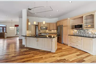 6748 S Yale Dr, Franklin, WI 53132 - Photo 9