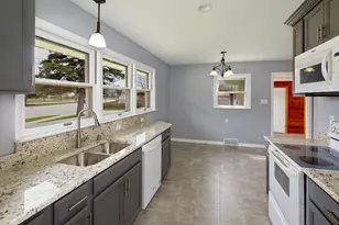 2909 S 76th St, West Allis, WI 53219 - Photo 11