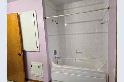 9325 W Darnel Ave, Milwaukee, WI 53224 - Photo 17