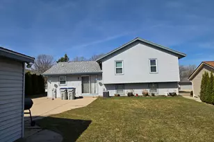 9325 W Darnel Ave, Milwaukee, WI 53224 - Photo 21