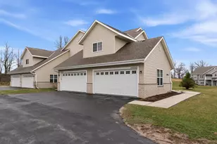 W197N16902 Stonewall Dr, Jackson, WI 53037 - Photo 3