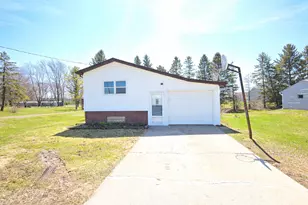 3015 Viebahn St, Manitowoc, WI 54220 - Photo 1