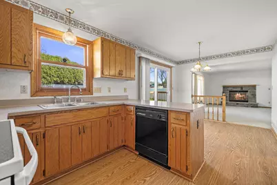 716  Appaloosa Trl, Racine, WI 53402 - Photo 7