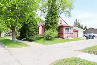 120  21st St, La Crosse, WI 54601 - Photo 1