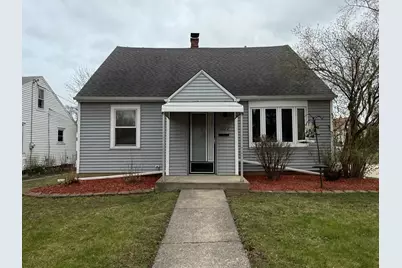 1022 S 90th St, West Allis, WI 53214 - Photo 5