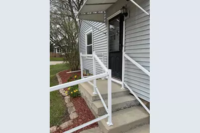 1022 S 90th St, West Allis, WI 53214 - Photo 3