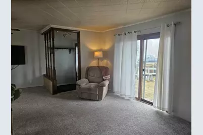 956  Circle Dr, Manitowoc, WI 54220 - Photo 7