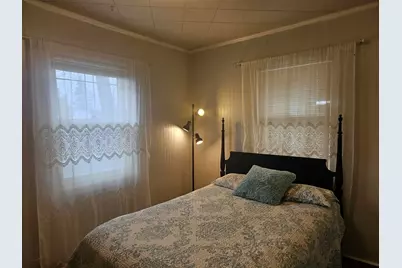 956  Circle Dr, Manitowoc, WI 54220 - Photo 13