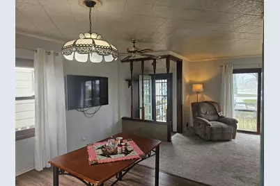 956  Circle Dr, Manitowoc, WI 54220 - Photo 3