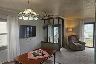 956 Circle Dr, Manitowoc, WI 54220 - Photo 3