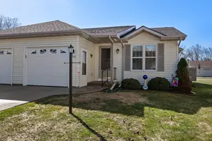 1737 Cedar Ct, Manitowoc, WI 54220 - Photo 1