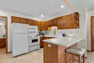 1737 Cedar Ct, Manitowoc, WI 54220 - Photo 9