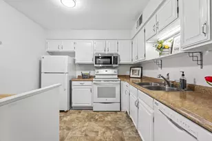 3838 N Oakland Ave, Shorewood, WI 53211 - Photo 13