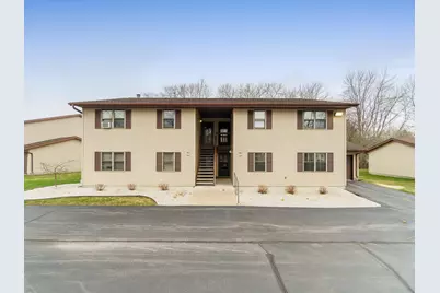 910 E Cedar Ave #403, Manitowoc, WI 54220 - Photo 1