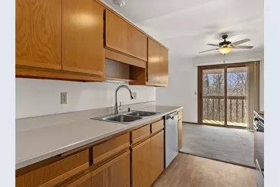 910 E Cedar Ave #403, Manitowoc, WI 54220 - Photo 3