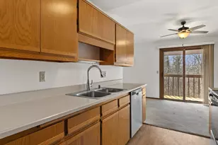 910 E Cedar Ave, Manitowoc, WI 54220 - Photo 3