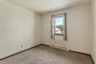 910 E Cedar Ave, Manitowoc, WI 54220 - Photo 13