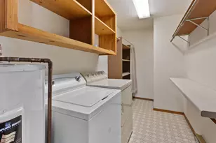 910 E Cedar Ave, Manitowoc, WI 54220 - Photo 9