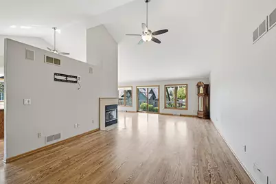215  Kirkham Ct, Brookfield, WI 53045 - Photo 5