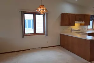 2233 Knuell St, Manitowoc, WI 54220 - Photo 7