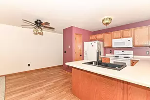 1915 Mallard Pointe Cir, Waukesha, WI 53189 - Photo 7