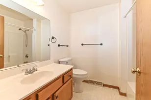 1915 Mallard Pointe Cir, Waukesha, WI 53189 - Photo 19