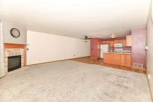 1915 Mallard Pointe Cir, Waukesha, WI 53189 - Photo 11