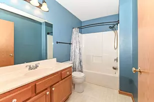1915 Mallard Pointe Cir, Waukesha, WI 53189 - Photo 15
