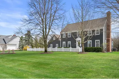 W289N3344  Lost Creek Ct, Delafield, WI 53072 - Photo 3