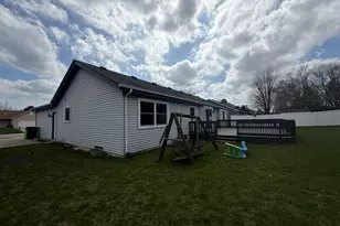 5934 Regency Hills Dr, Racine, WI 53406 - Photo 7