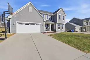 717 Chadwick Dr, Watertown, WI 53094 - Photo 3