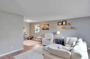 12915 W Wilbur Dr, New Berlin, WI 53151 - Photo 11