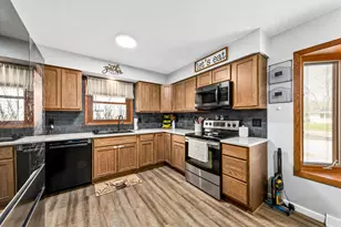 1127 Hemlock Ln, Waukesha, WI 53189 - Photo 13