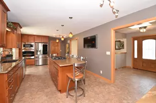 10570 W Pallottine Dr, Greenfield, WI 53228 - Photo 27