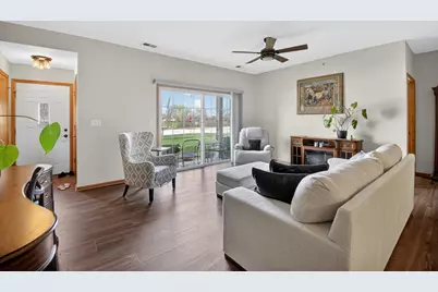 9296  Creekside Cir #212, Pleasant Prairie, WI 53158 - Photo 7