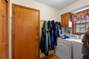 2908 Devonshire Ct, Waukesha, WI 53188 - Photo 17