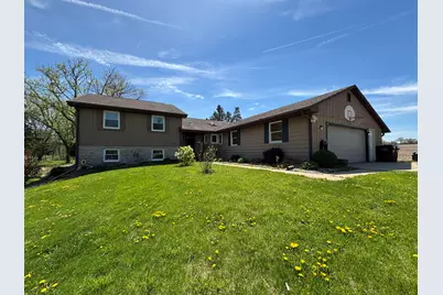 3377 N Hackbarth Rds, Janesville, WI 53548 - Photo 1