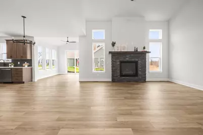 N73W17723  Mineral Dr, Menomonee Falls, WI 53051 - Photo 5