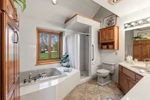 702 W Haddonstone Pl, Mequon, WI 53092 - Photo 31