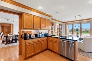 702 W Haddonstone Pl, Mequon, WI 53092 - Photo 27