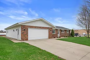 864 Mayer Ln, Mayville, WI 53050 - Photo 5