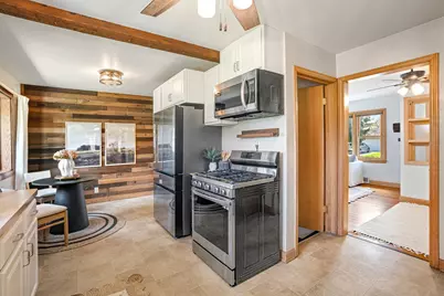 3230 N 106th St, Wauwatosa, WI 53222 - Photo 9