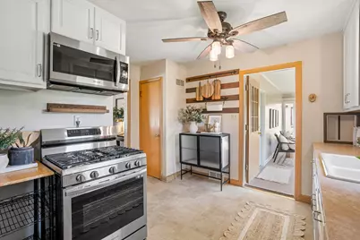 3230 N 106th St, Wauwatosa, WI 53222 - Photo 11